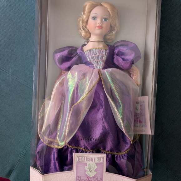 Authentic NIOB Collectible Memories Handcrafted Porcelain Cinderella Doll - Picture 13 of 13